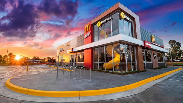 Na Ščedrú večeru Big Mac. Gratulujeme si. Zbohom vývar, vítaj polystyrén.
